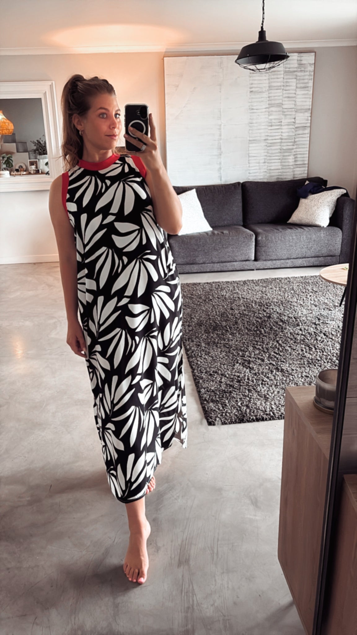 BLACK AND WHITE PRINT WITH RED RIB KNIT