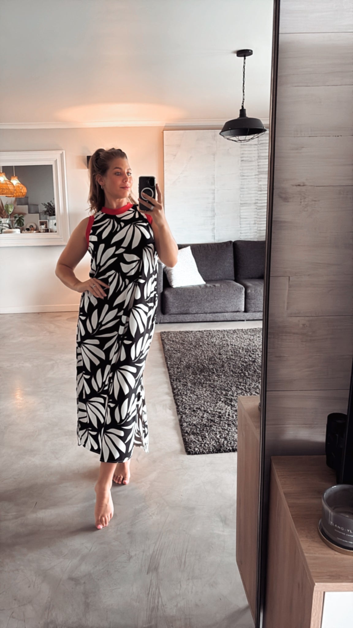 BLACK AND WHITE PRINT WITH RED RIB KNIT