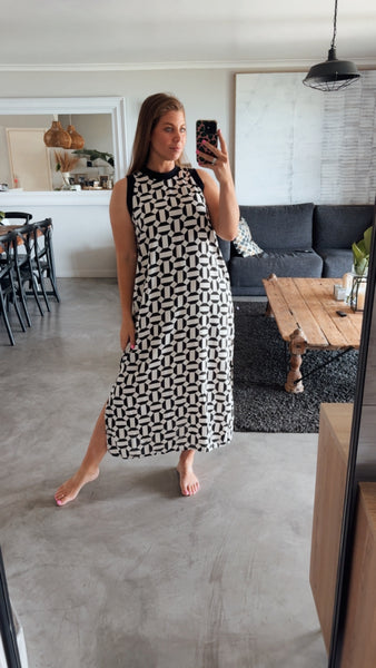 BLACK/WHITE COLOURBLOCK DRESS