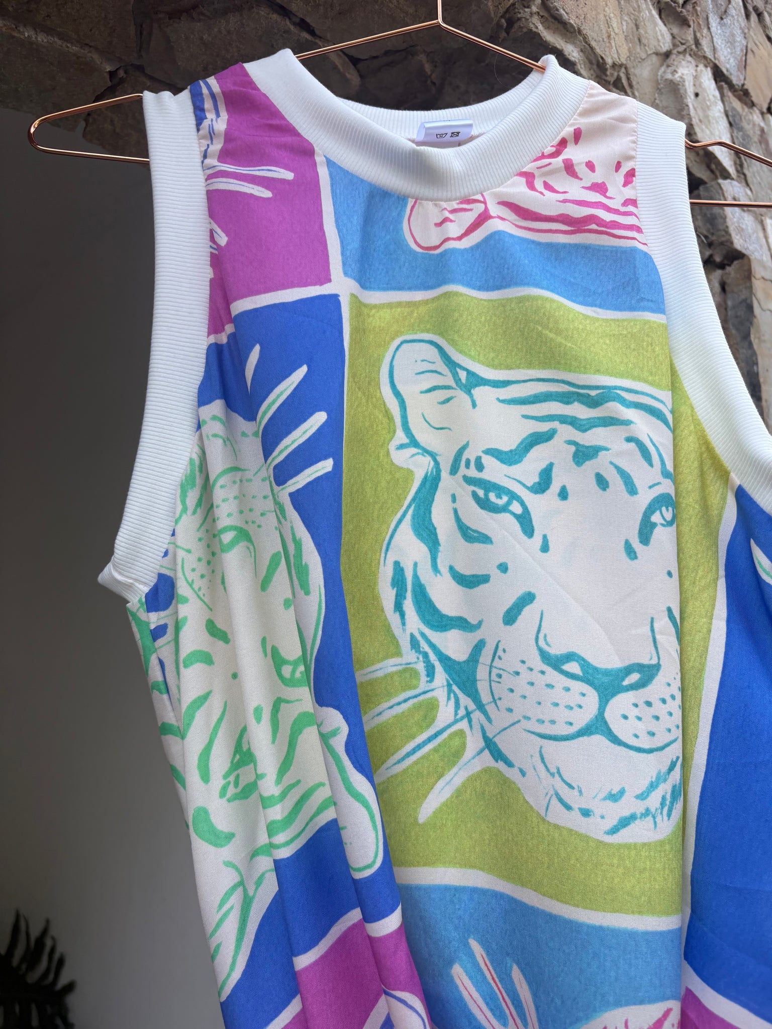 TIGER TOP