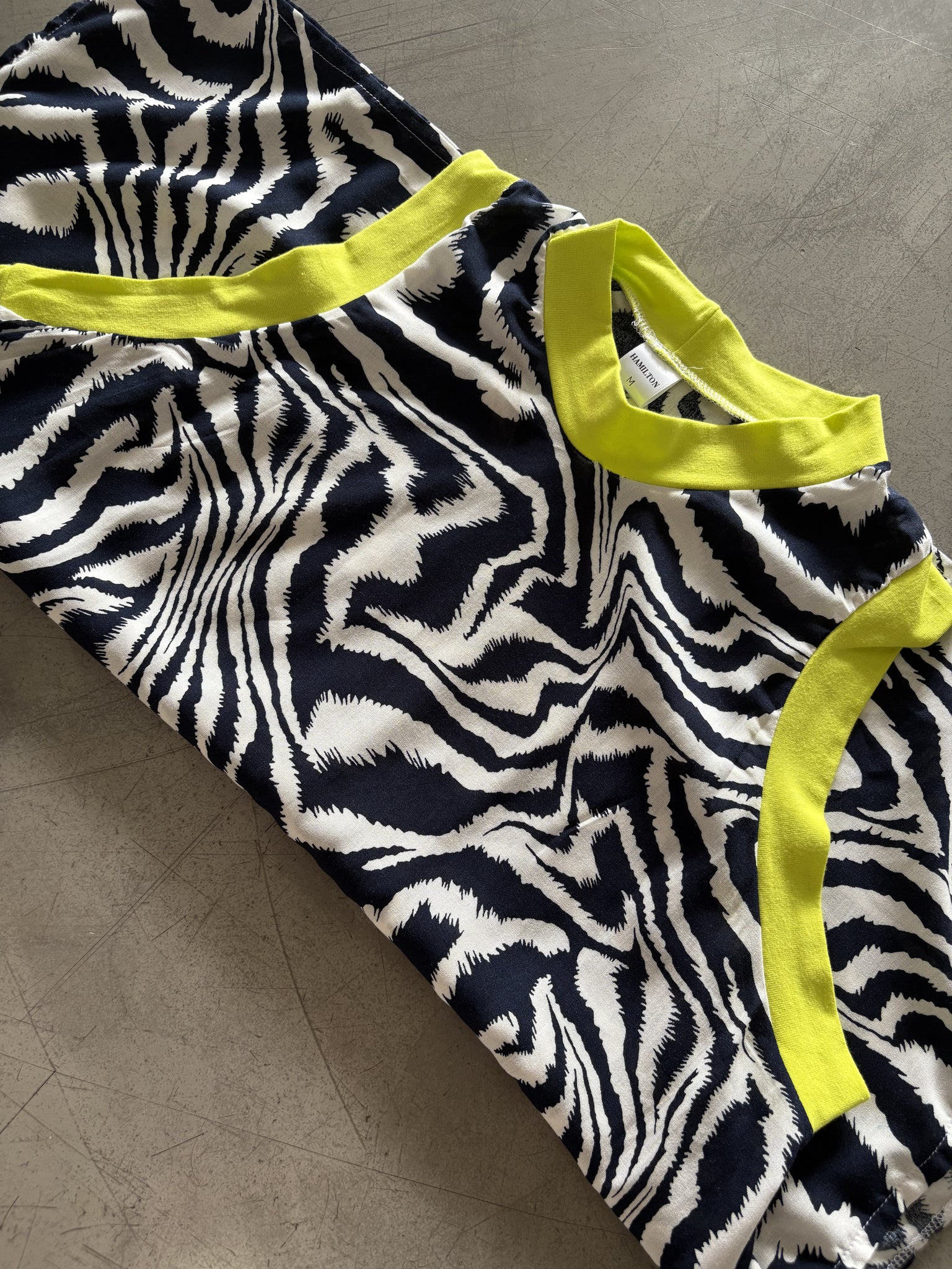 NAVY ZEBRA PRINT WITH LIME RIB KNIT