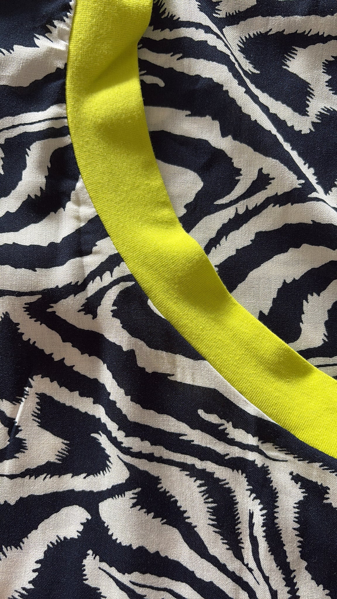 NAVY ZEBRA PRINT WITH LIME RIB KNIT